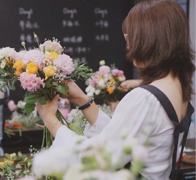 开花店怎样赚钱,成都开花店赚钱吗