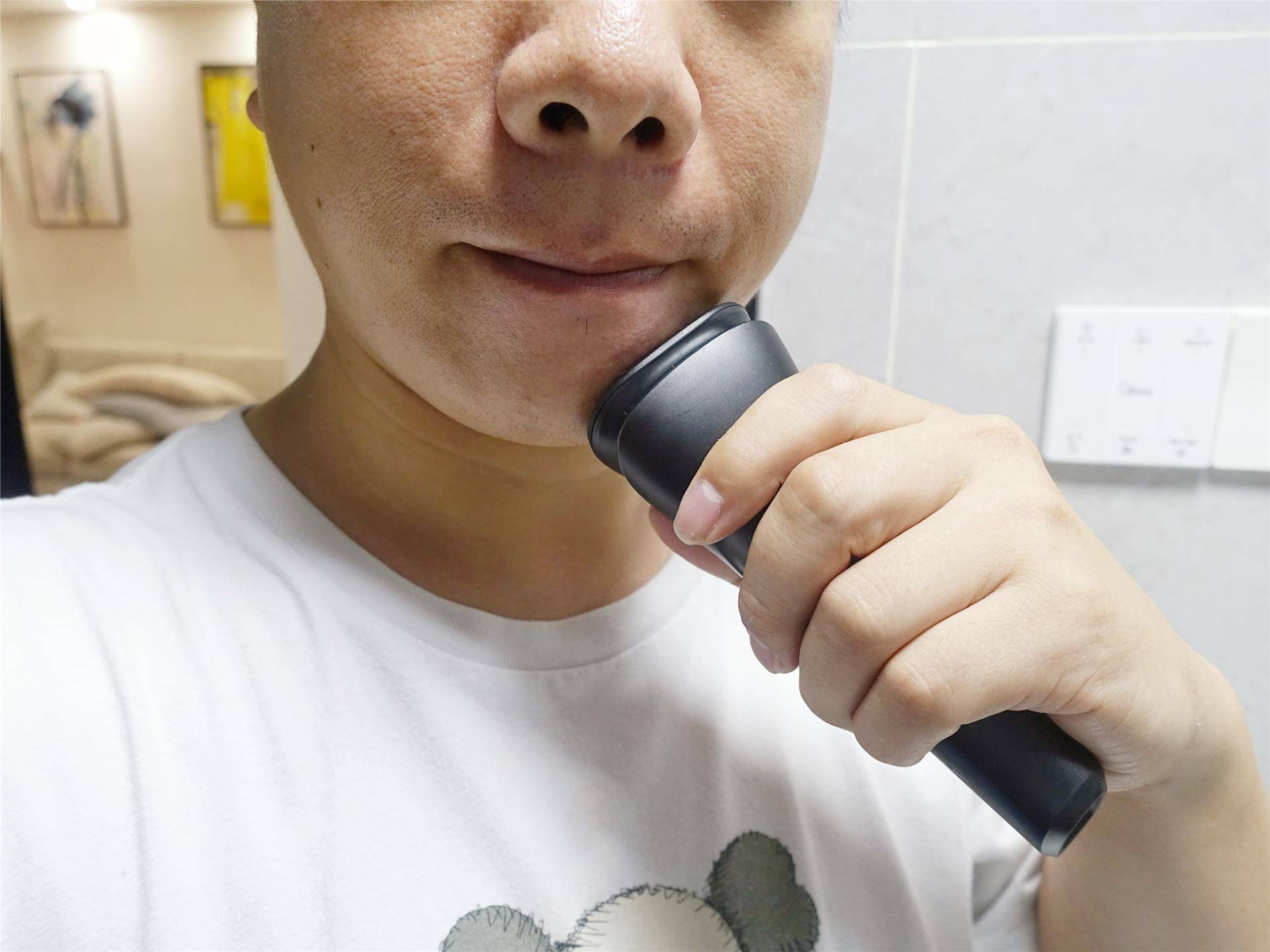 飞利浦剃须刀s2302和s1203,飞利浦s2302剃须刀能水洗吗