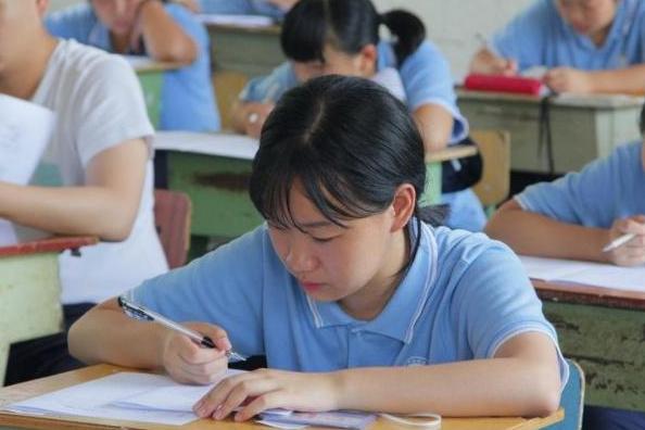 初中跑步800米跑累了,初中生跑完1000米腿很疼