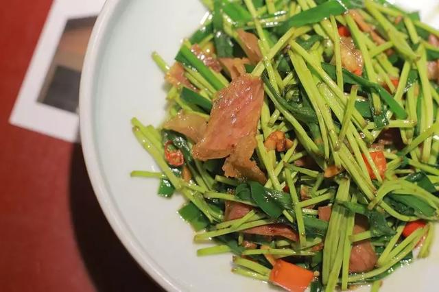 鄱阳湖腊肉炒藜蒿,炒腊肉的野菜大全