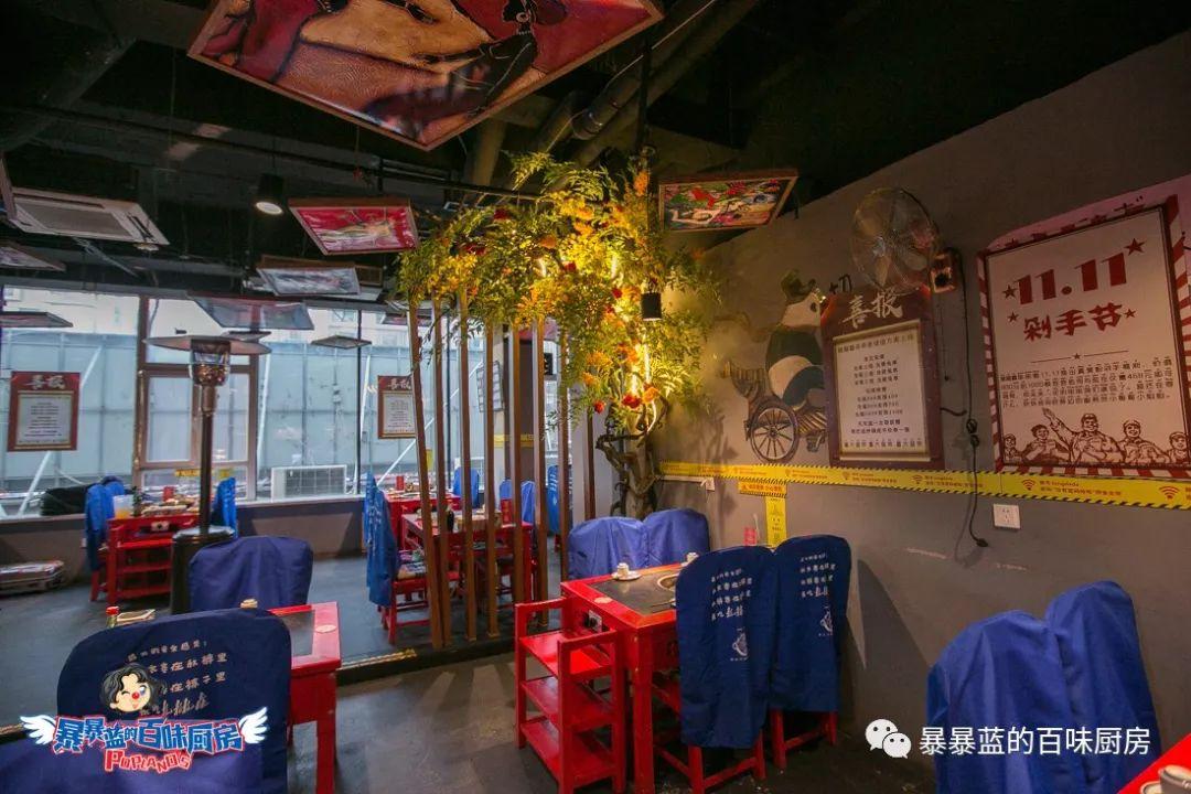 当成都老板爱上沈阳老雪,他开的串串香店锅底都有1瓶大绿棒