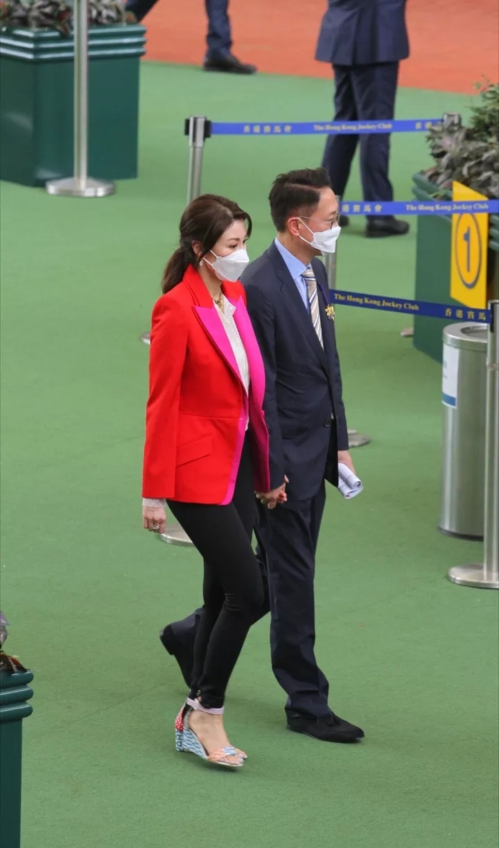 李嘉欣紧身裤搭配,李嘉欣胖时