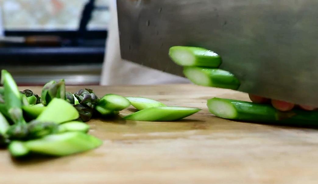 孕期芦笋炒肉的最佳做法,芦笋炒大虾的做法窍门视频教程