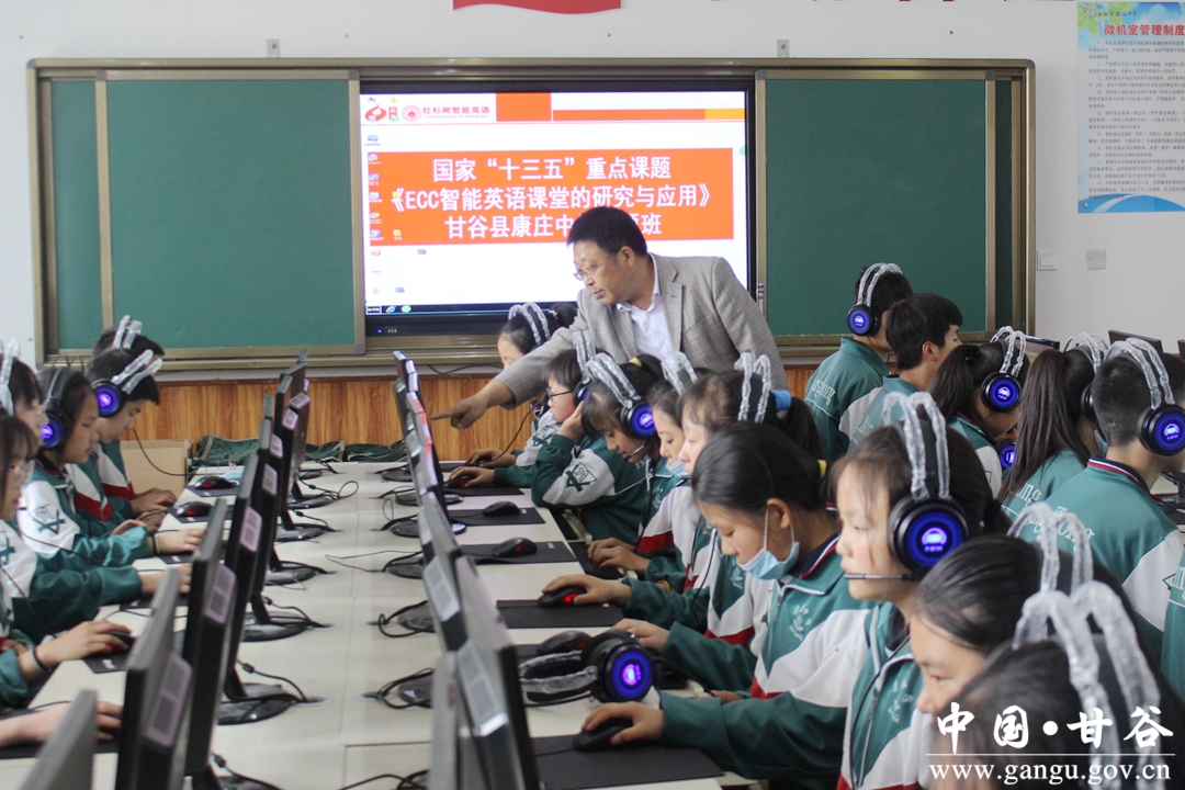 全力办好家门口学校,甘肃省甘谷县康庄中学校长张光亭