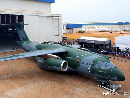 巴西kc390运输机下机,巴西kc390运输机运载能力