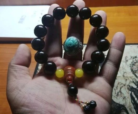沉香手串包浆好还是不包浆好,怎样分辨包浆和不包浆的手串