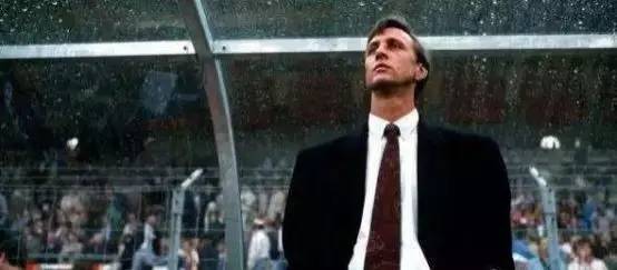 昙花一现的足球球星克鲁伊夫,世界足球传奇人物大全