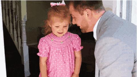 四岁孩子上下楼梯不稳其他正常,爬楼梯对孩子的前庭失调有帮助吗