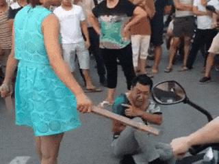 女朋友新买的衣服有什么用,女朋友买的衣服前面有个洞