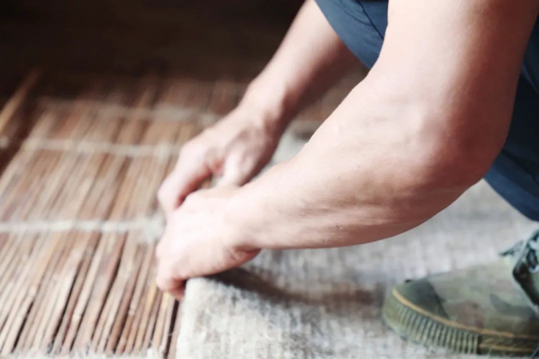 传统老式羊毛毡的制作,已消失的古老手工羊毛毡