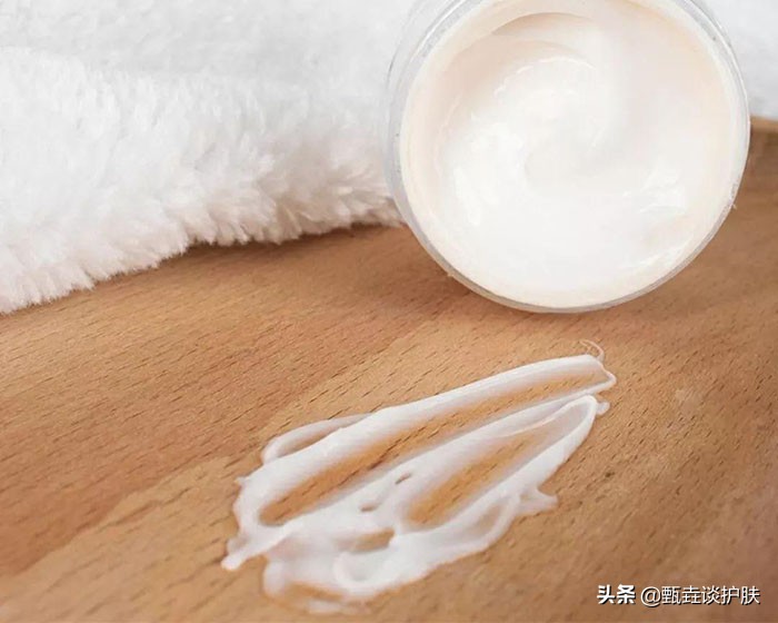 擦完水乳霜之后脸油是怎么回事,晚上抹完水乳霜脸上黏黏的怎么办