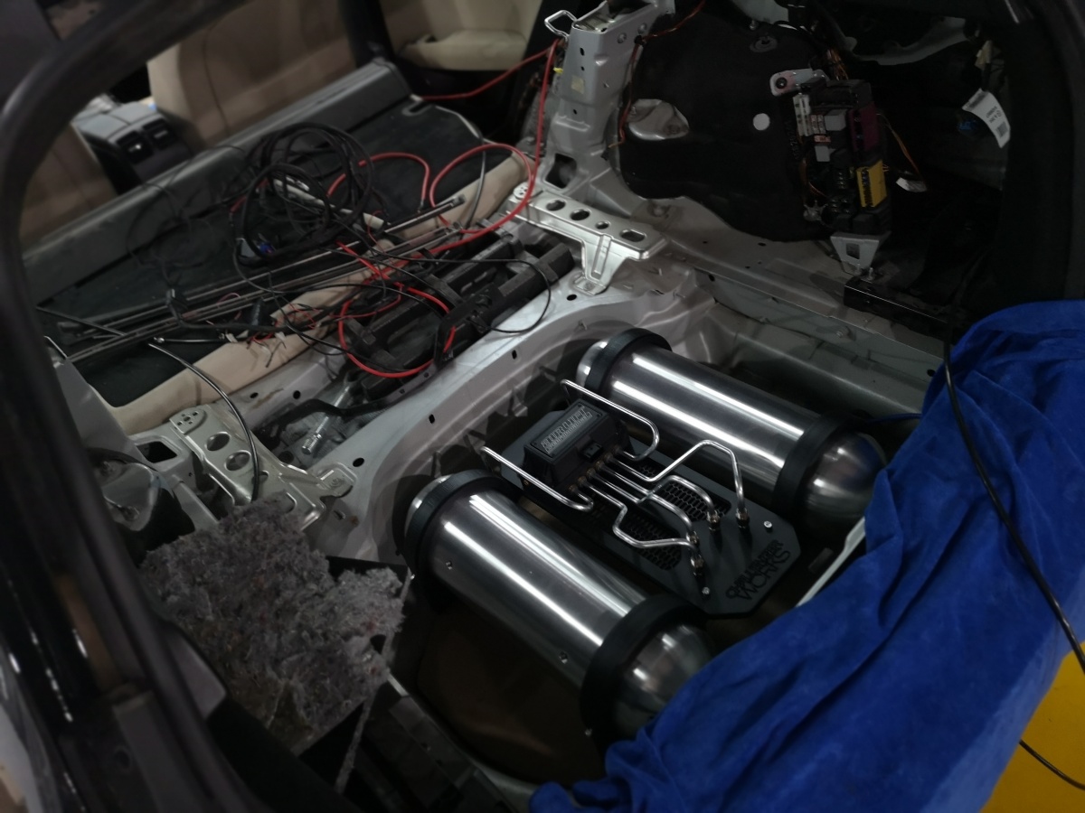 新款奔驰c200改装最帅效果,小县城越野改装店