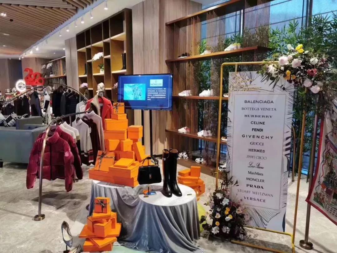 爽到家!买买买!今天,济南又一消费购物的打卡圣地开业啦!地上四层,总建筑面积约4500㎡