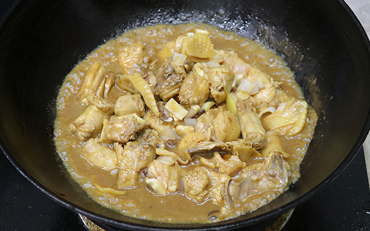 黄焖鸡最正宗的做法麻辣香锅,怎么做出来的黄焖鸡又好吃又美味