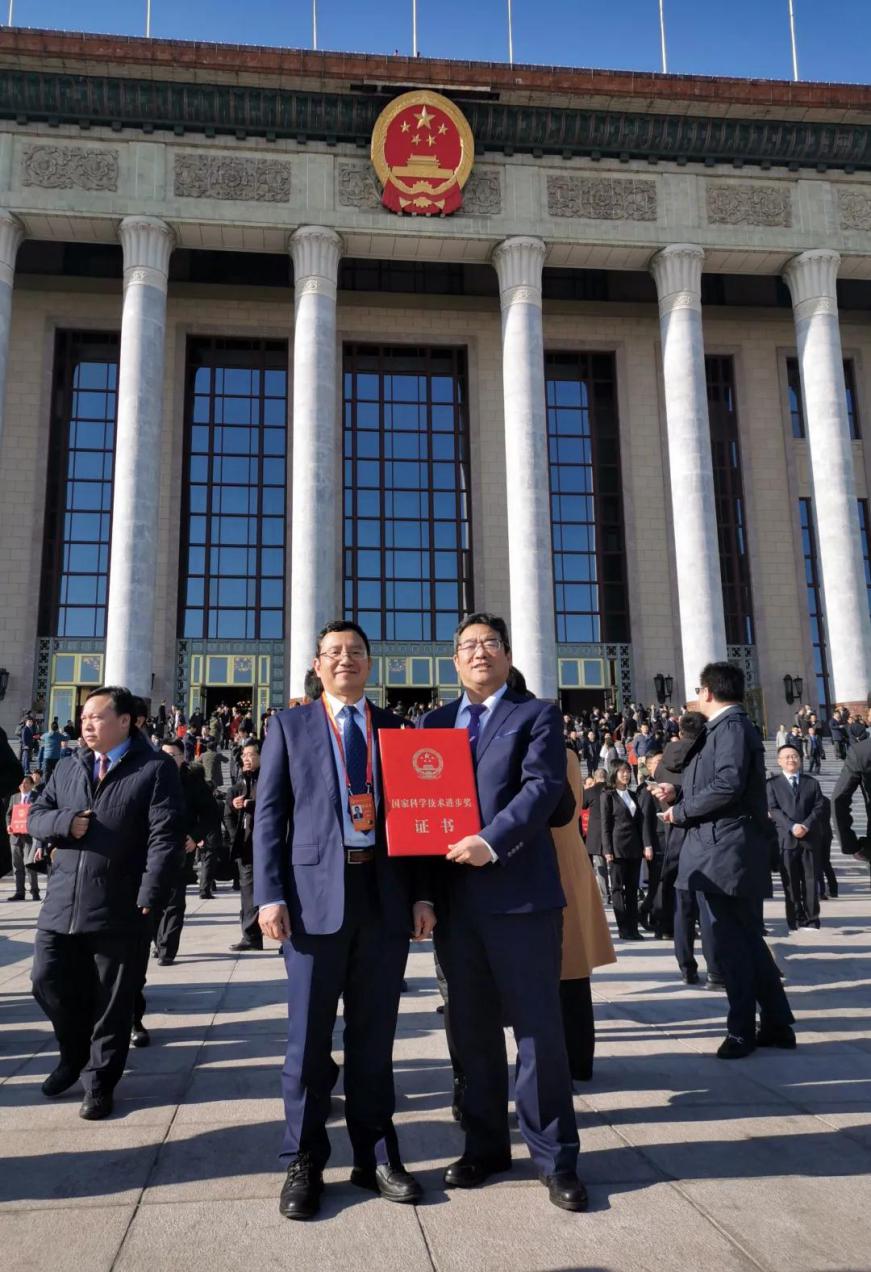 从大学生到央企董事长，他让中国芯走向世界，获*共中**中央、国务院表彰！