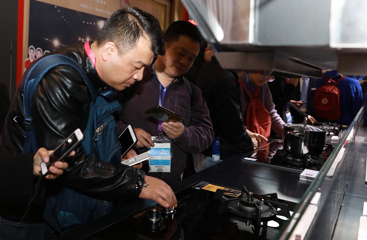 林内“一键”触控技术尽享美食、美浴、有温暖的新生活