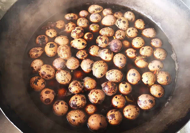 更年期脸上的斑越来越严重怎么办,更年期的女性脸上长斑怎么处理