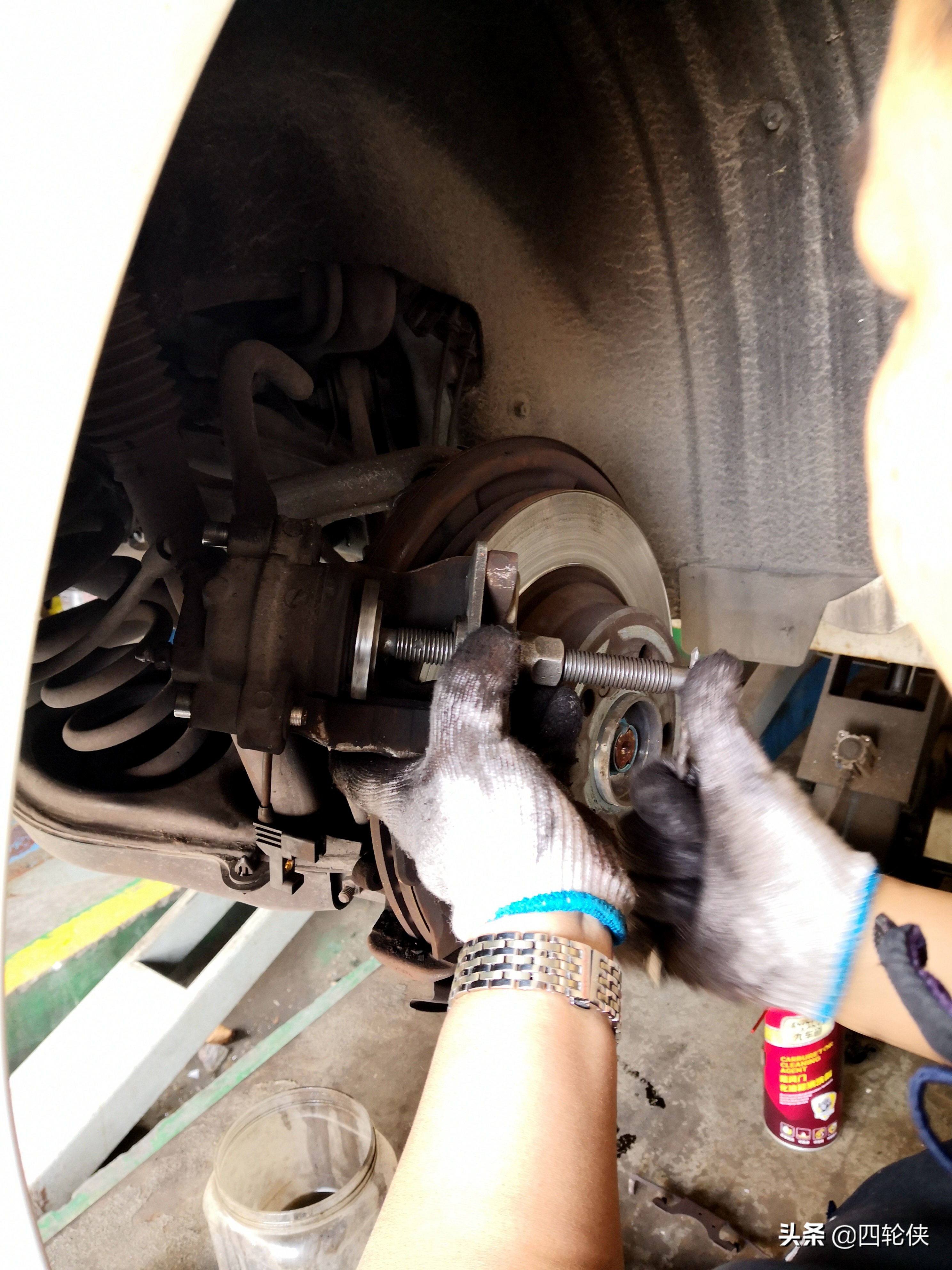 奔驰手刹维修注意事项,奔驰手刹不复位怎么解决