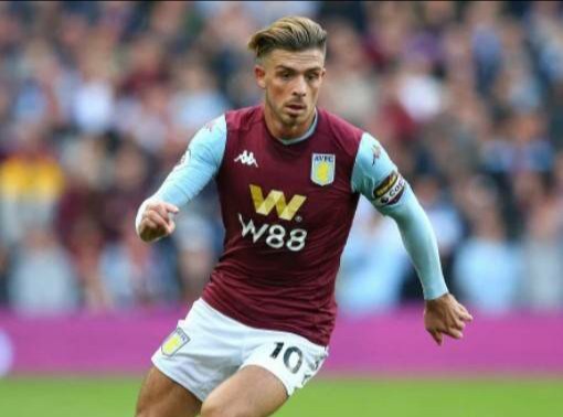 球星发型最多的是什么,曼联时期的c罗发型