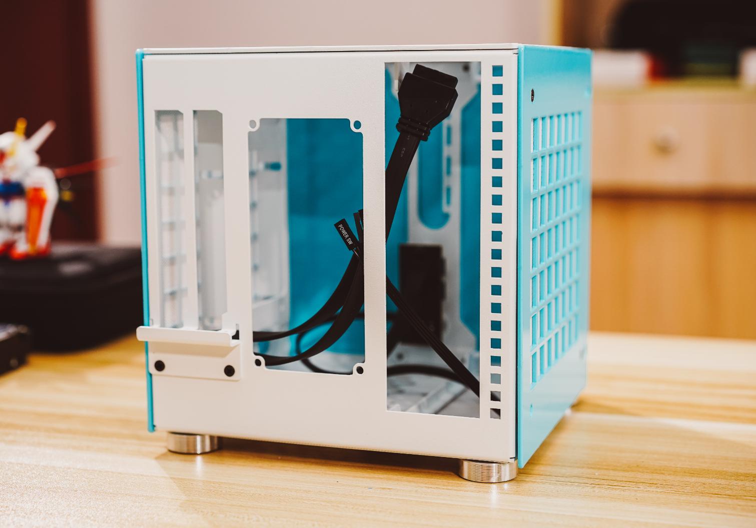 itx装机配置单一小机箱也有大心脏,itx支持3.5寸硬盘