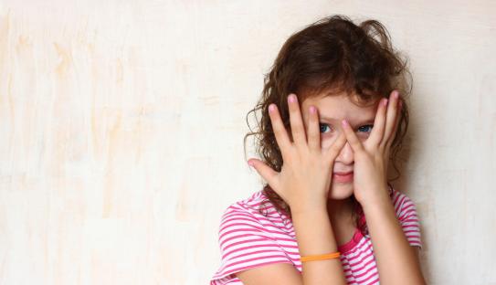 孩子摸*处私**、夹腿、蹭被子，这几个小细节，父母千万别忽视