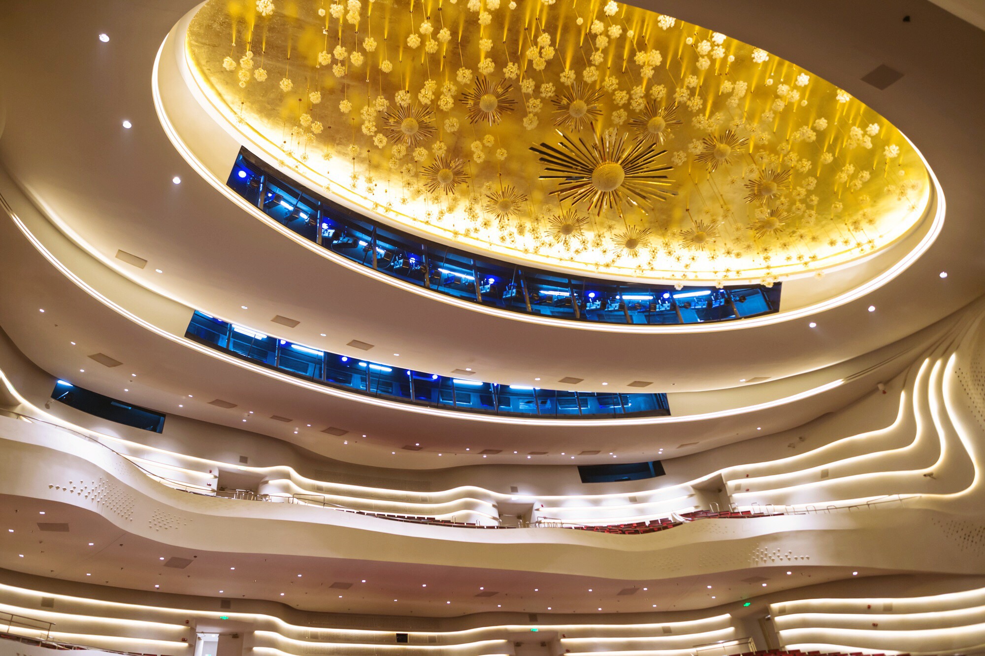 南京江苏大剧院,江苏大剧院和保利大剧院