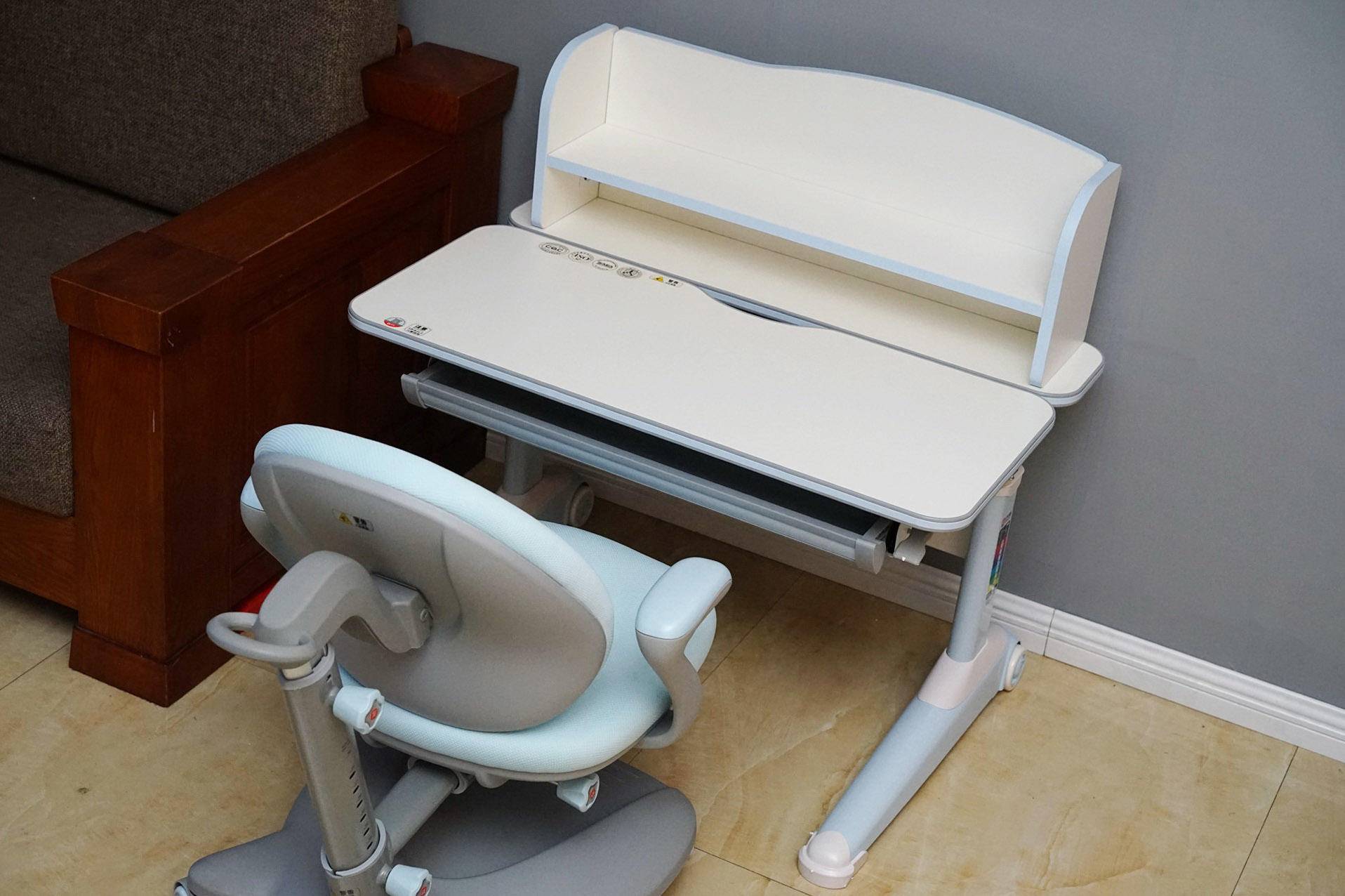 如何选购儿童书桌家用学习桌,儿童学习书桌如何选择