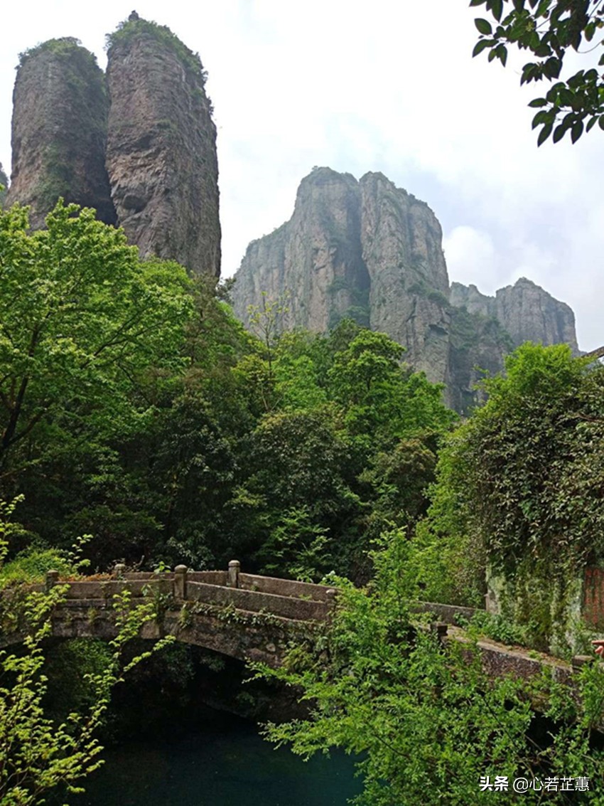 一座山可以用什么词来形容,形容一座山的风景词语
