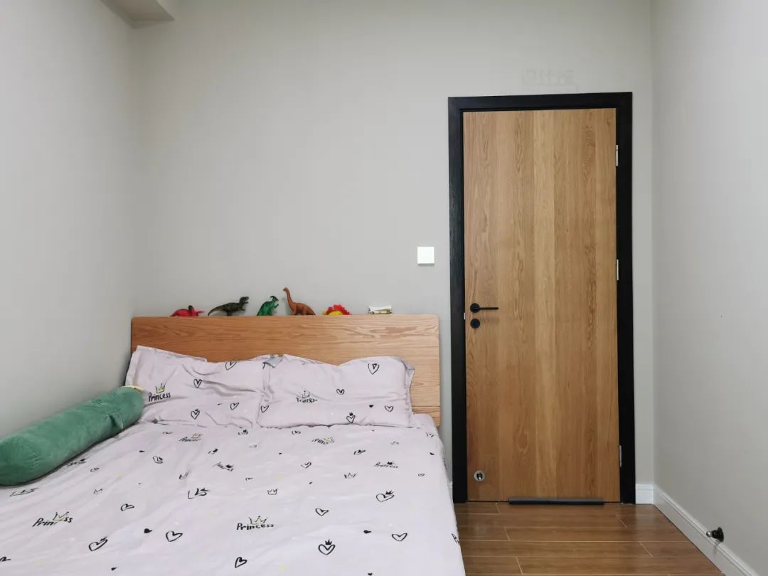 卧室墙面凹进去10多公分怎么装修,10平米的卧室怎么布置显得房间大