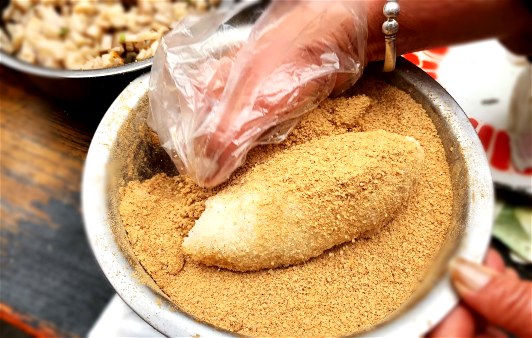 重庆临江门附近老奶奶的糯米团,老传统的糯米甜团