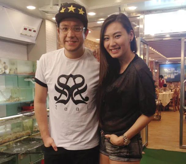 恭喜！39岁香港女星“波波姐”宣布怀孕4个月，上月才急嫁老公