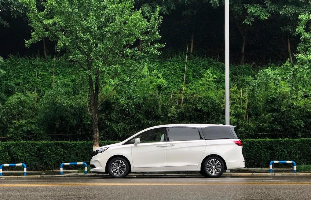 新款gl8es陆尊顶配,别克gl8es陆尊653t豪华版