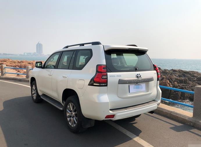 路虎卫士110对比普拉多4000,路虎发现四柴油版对比丰田普拉多