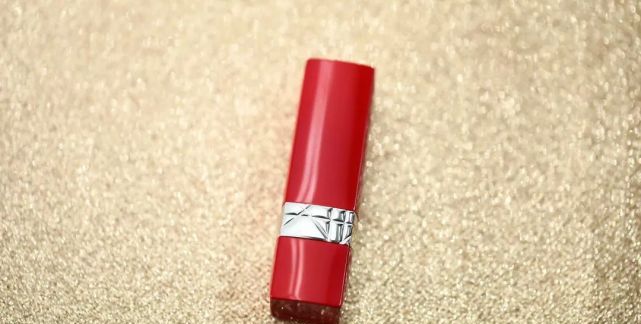 买口红被专柜推荐色号忽悠了,买支口红几百块还说色号不对