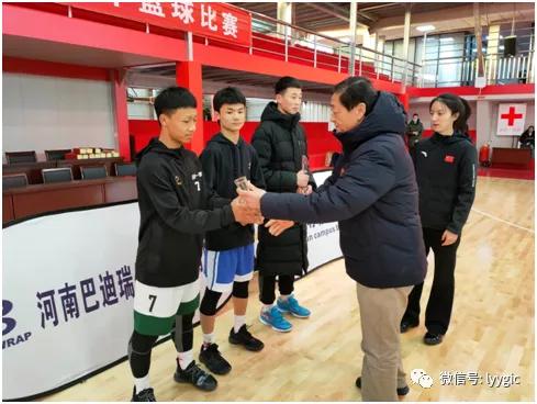 洛阳一高篮球队热身,洛阳市第一高级中学篮球队高一