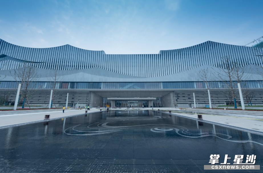 星沙都挺好雕塑,在都挺好遇到自己熟悉的车牌