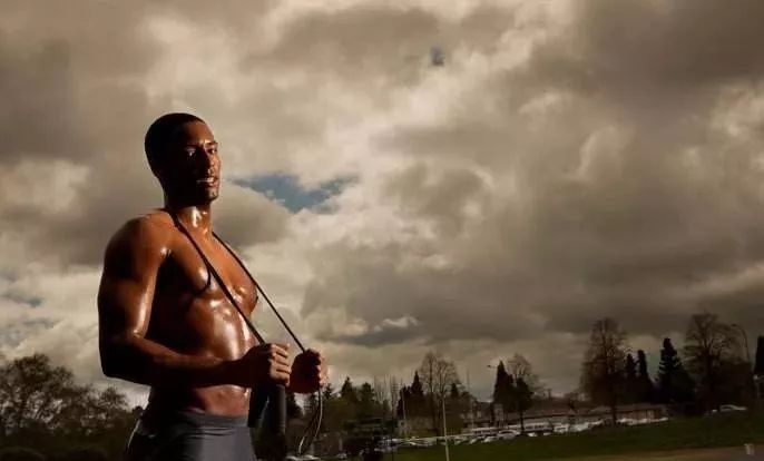 c罗大秀手臂肌肉惊呆众人,c罗最新肌肉照