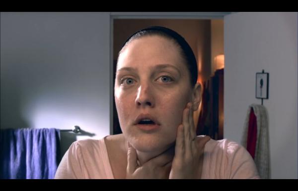 女孩变成橡皮人的电影,女孩的身体像橡皮泥