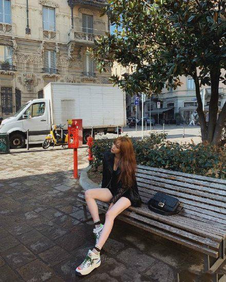 李圣经粉色衣服走秀,李圣经走秀照片