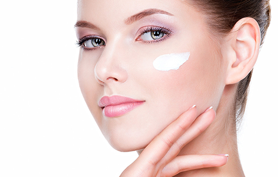 面霜涂上有点刺痛感然后很清凉,面霜涂在脸上刺痛过一会就好了