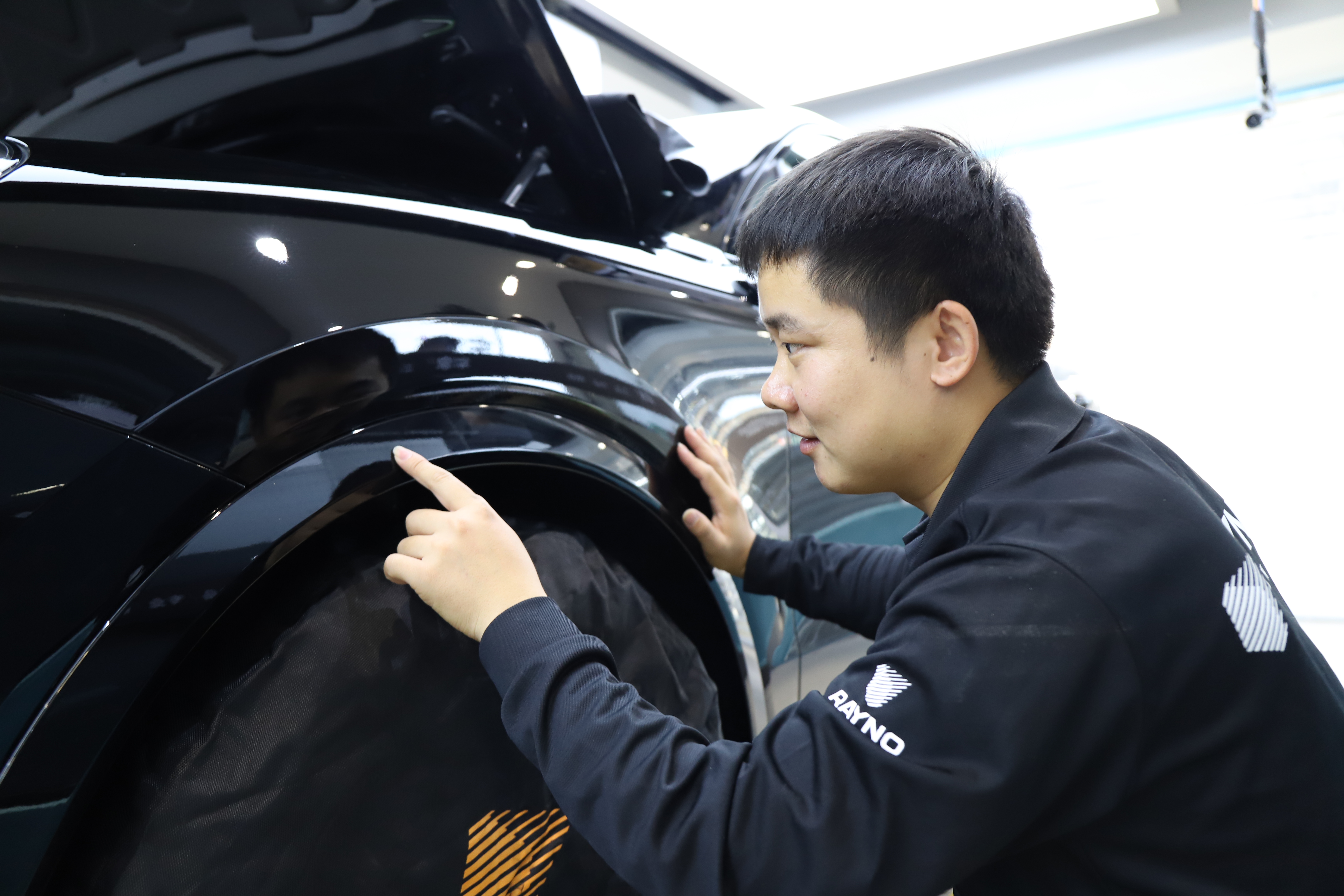 汽车玻璃太阳膜贴膜流程,汽车贴膜前你应该理解的贴膜真相