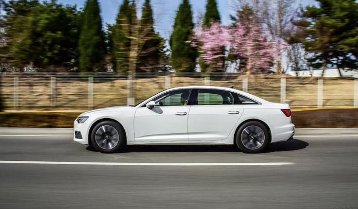 奔驰e级宝马5系奥迪a6l权威对比下,宝马5系和奥迪a6l