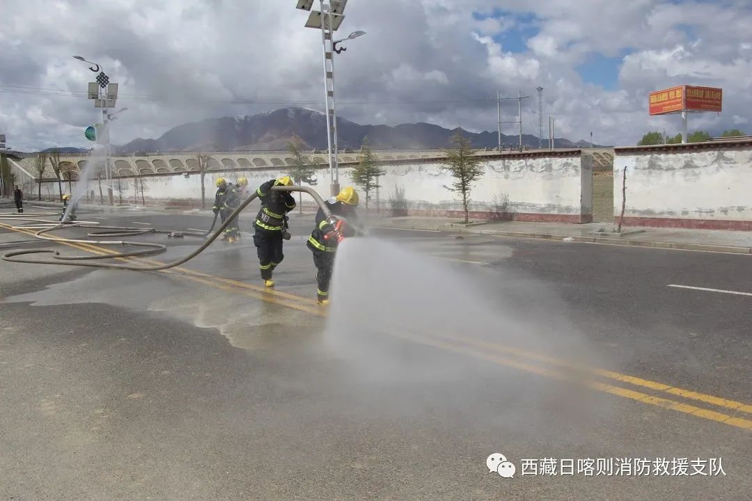 高燃训练锻造灭火救援尖刀利刃,组织开展消防救援技能训练活动