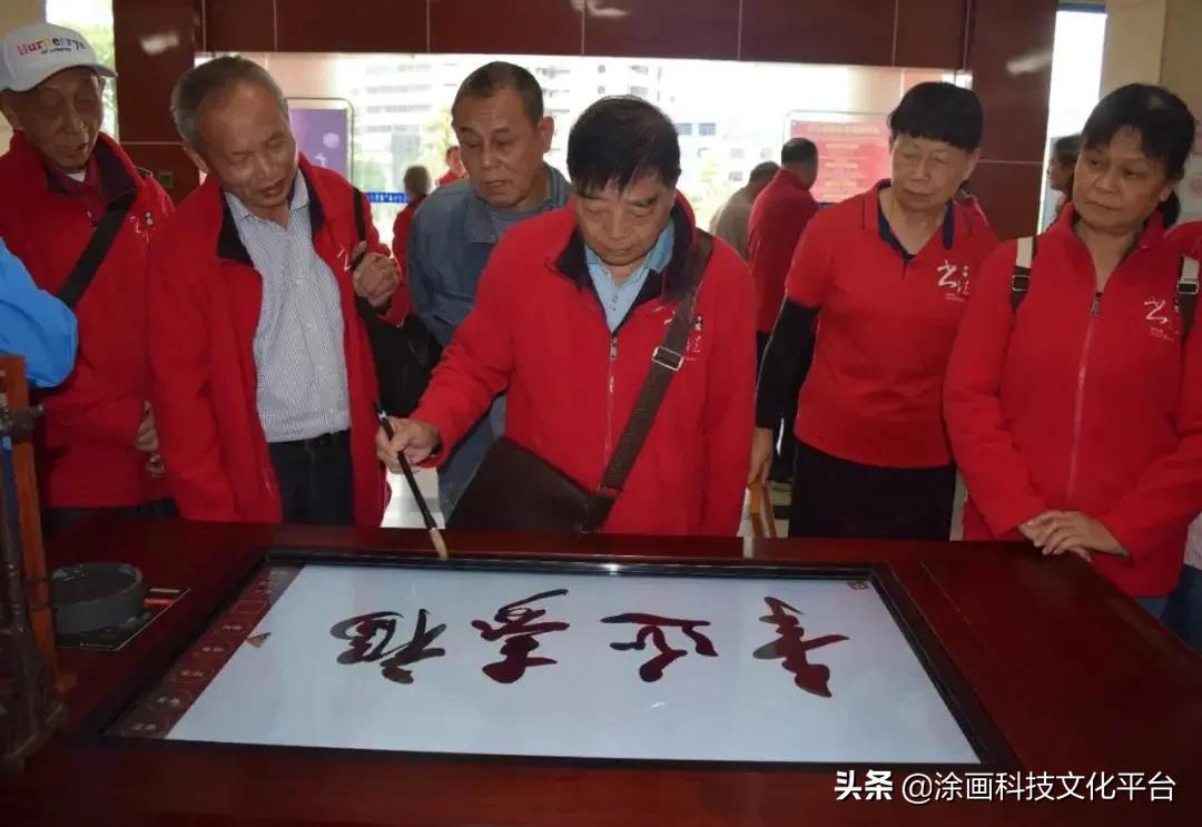 翰墨流韵金桂飘香迎国庆书画展,市图书馆开展绘画迎新年活动