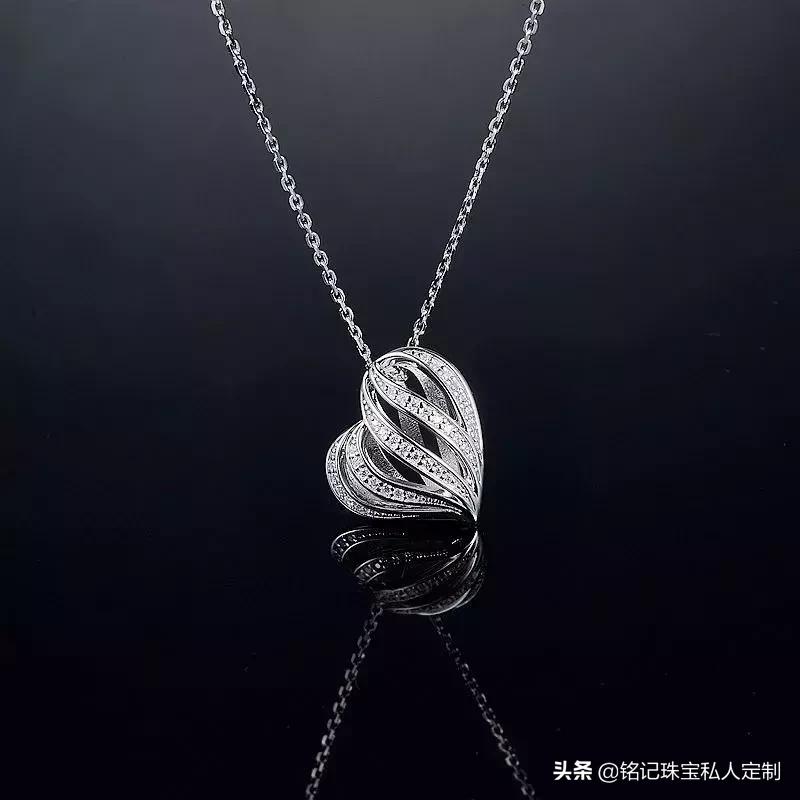 莫桑石吊坠视频,莫桑石吊坠香槟色