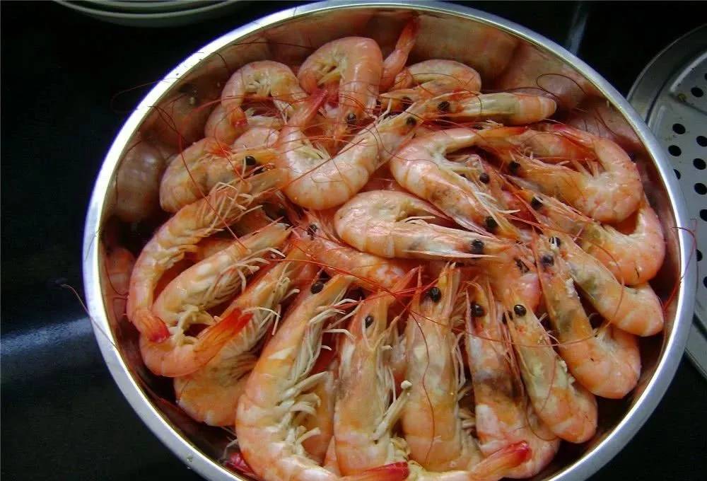 白灼虾用热水要煮几分钟,白灼虾用开水煮几分钟