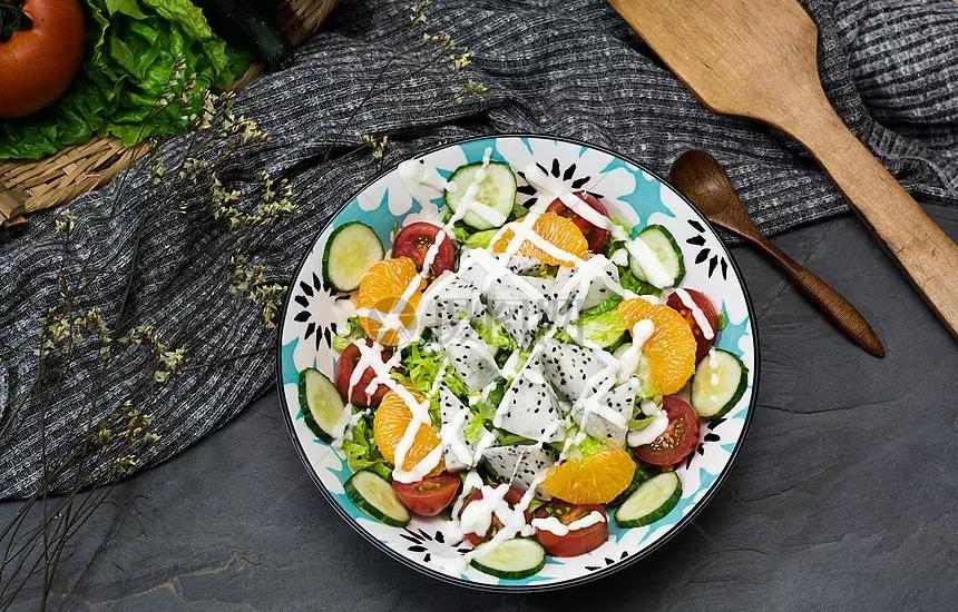 坐月子涨奶月嫂应该怎么做,月嫂产后怎么下奶快