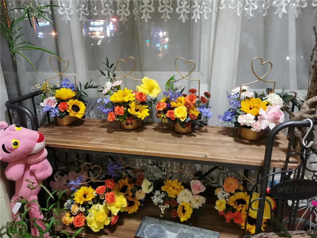 从摆地摊卖花到开实体店,从摆摊卖花到开店