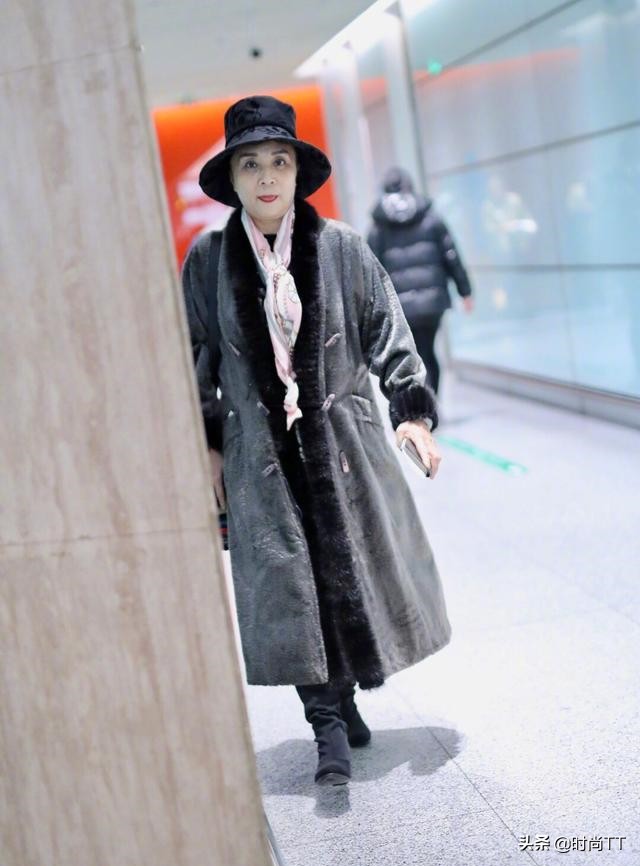 范冰冰日本造型,范冰冰出席活动时的穿搭