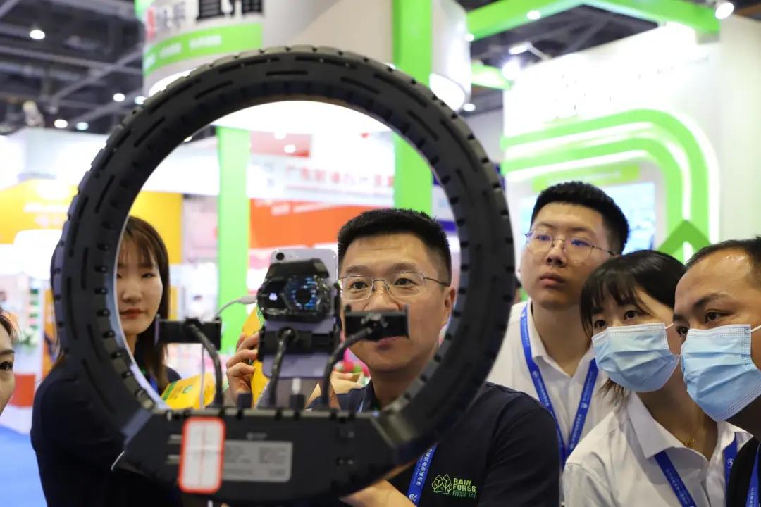 罗永浩放弃锤子了吗,罗永浩退出交个朋友还有股份吗